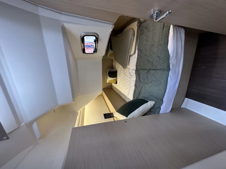 Alquiler de embarcaciones Bénéteau Oceanis 37.1 enCugnana Verde en Samboat