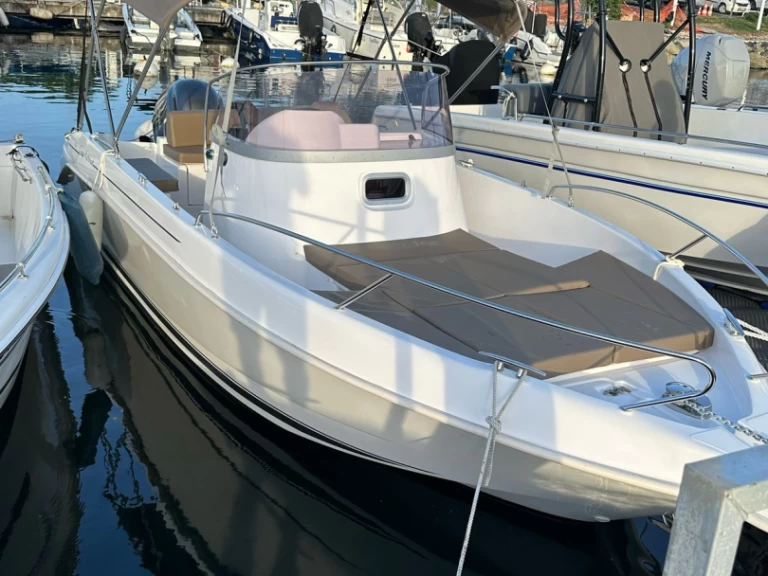 Alquiler de barcos Pointe-à-Pitre barato de B2 Marine 672 Sun Deck