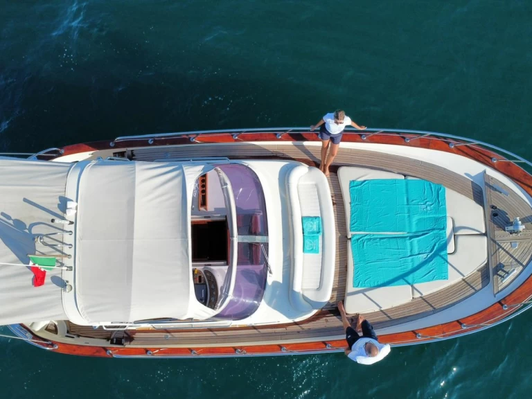 Alquiler de embarcaciones Fratelli Aprea Sorrento 32 Semi Cabinato enSalerno en Samboat