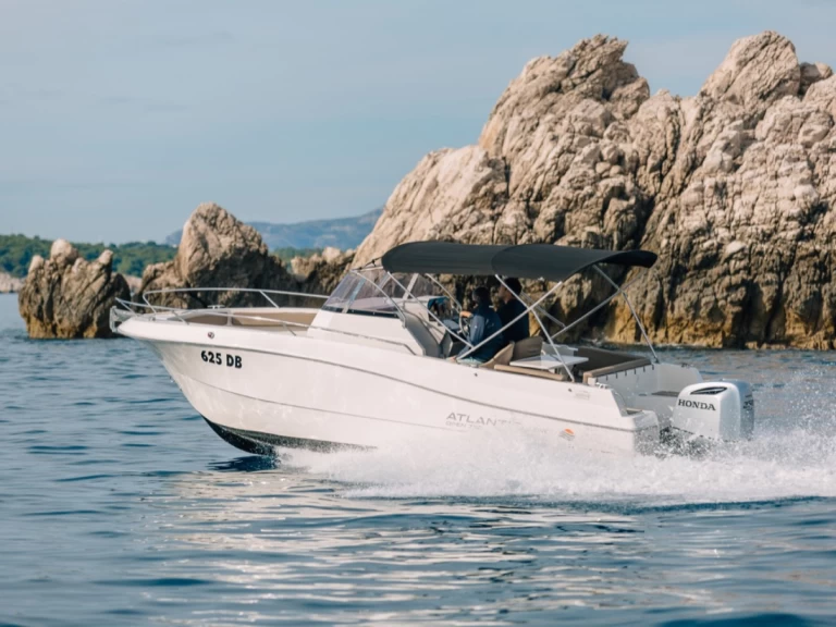 Alquiler de embarcaciones Atlantic 750 enFažana-Fasana en Samboat