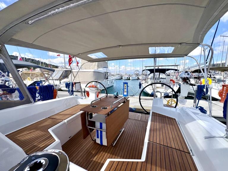 Alquiler de barcos Fethiye barato de Oceanis 40.1