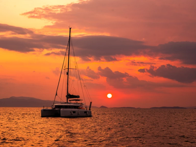 Catamarán para alquilar Agios Nikolaos al mejor precio