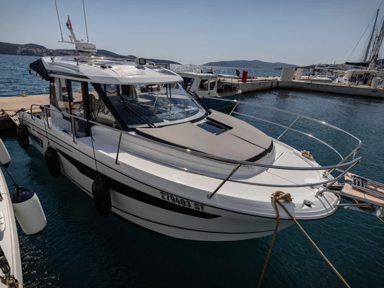 Jeanneau Merry Fisher 895 Offshore de alquiler a Primošten