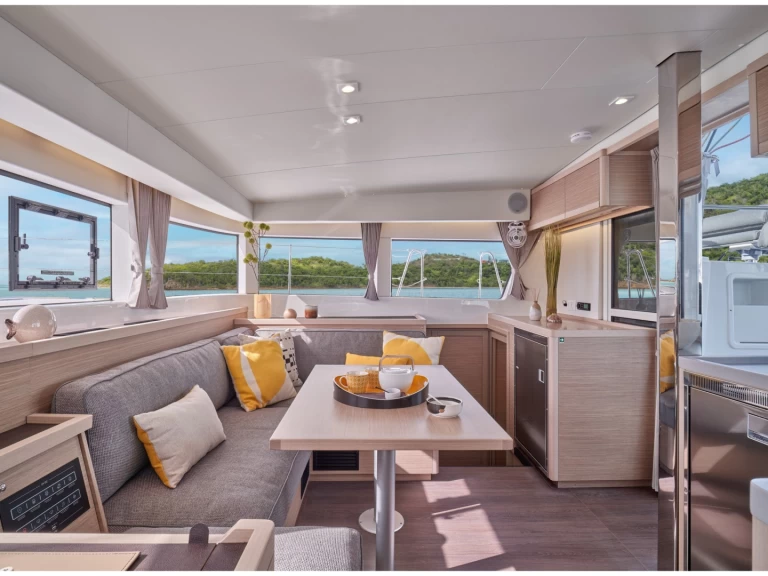 Alquiler de Catamarán, con o sin patrón Lagoon Álimos