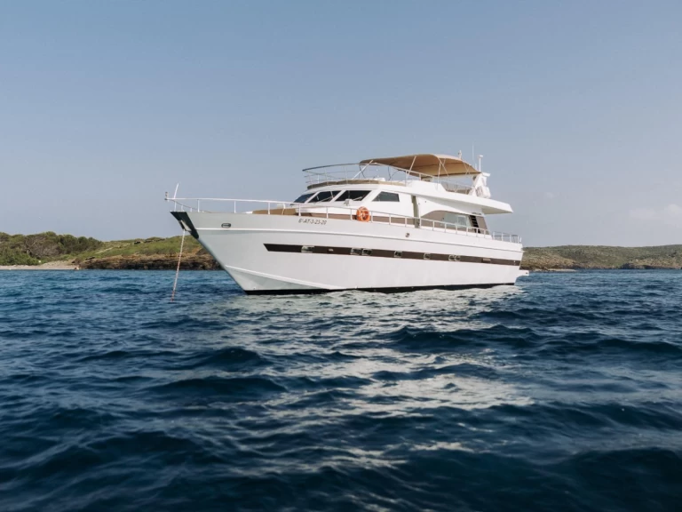 Alquiler de barcos Baiona barato de Akhir 22