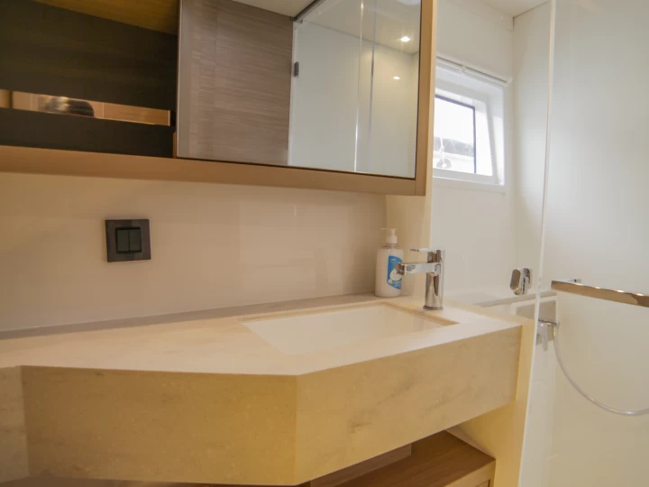 Alquiler Catamarán Lagoon con o sin  título de navegación