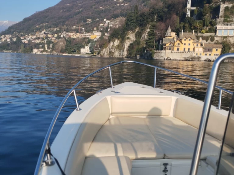 Alquiler Lancha White Shark con o sin  título de navegación