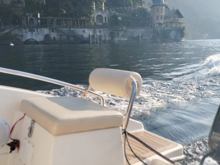 White Shark 571 de alquiler a Como (Ciudad)