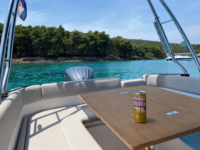 Alquiler de Neumática, con o sin patrón Joker Boat Sukošan