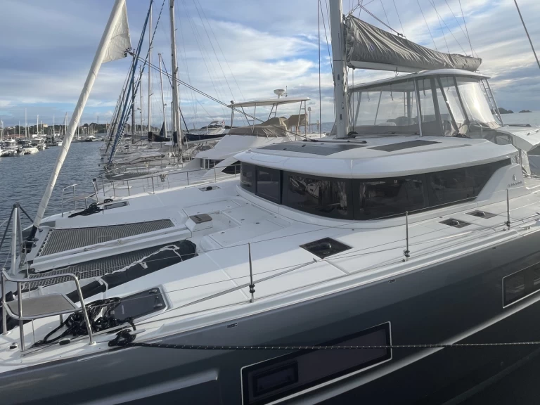 Alquiler de Catamarán, con o sin patrón Lagoon Saint-Raphaël