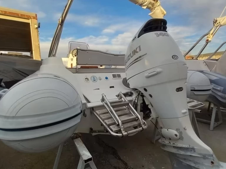 Alquiler de embarcaciones Sacs Sacs S 780 enTivat en Samboat