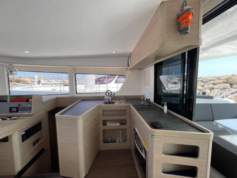 Alquiler Catamarán Lagoon con o sin  título de navegación