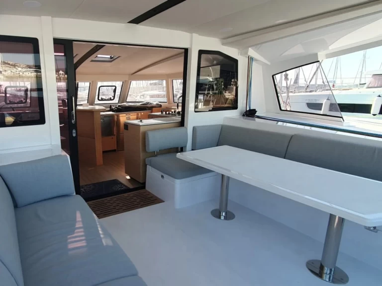 Alquiler de Catamarán, con o sin patrón Nautitech Primošten