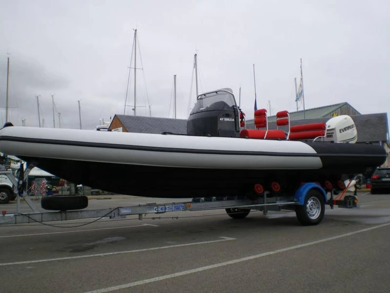 Alquiler Neumática Hydrosport con o sin  título de navegación