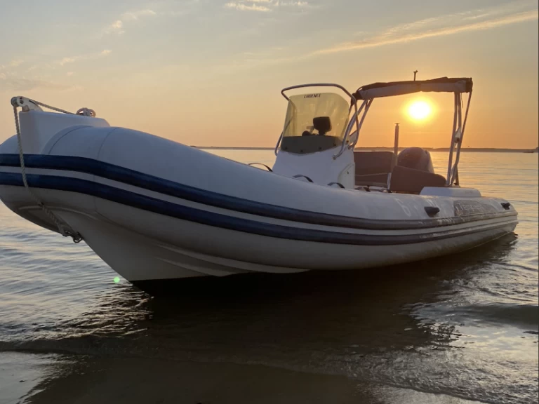 Alquiler Neumática Capelli con o sin  título de navegación