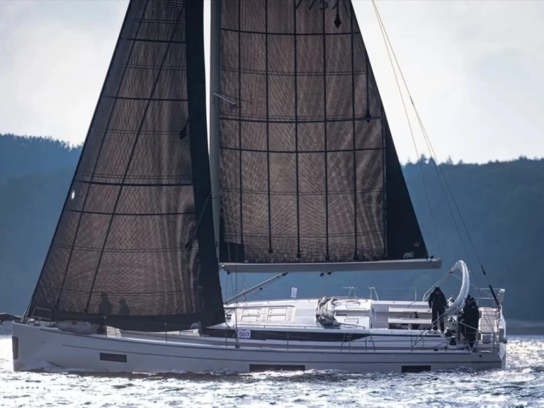 Alquiler de barcos Barcelona barato de Bavaria C57