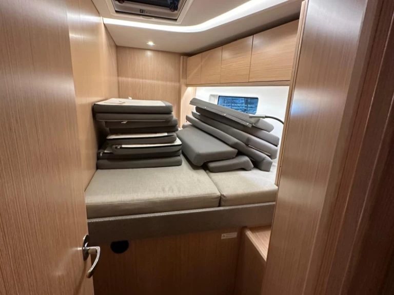 Alquiler Lancha Bavaria C57 con o sin  título de navegación