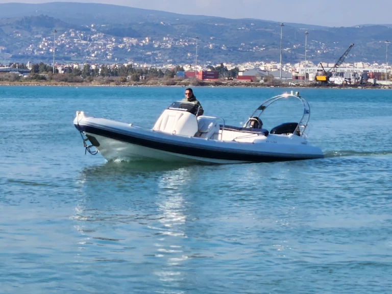 Alquiler Neumática Cobra con o sin  título de navegación