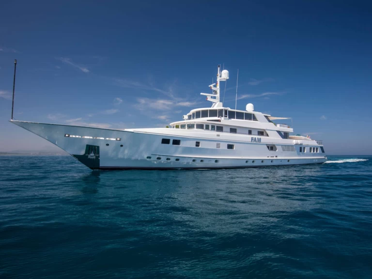 Yate de lujo para alquilar Nápoles al mejor precio