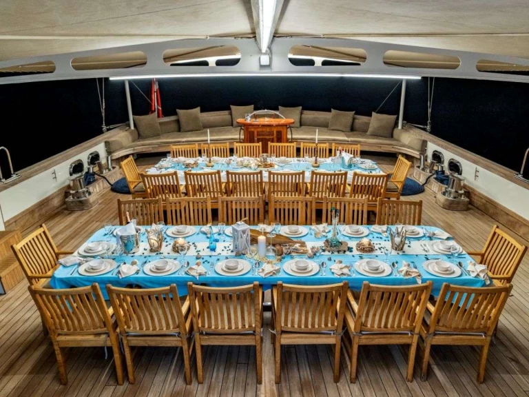 Alquiler Yate de lujo Custom con o sin  título de navegación