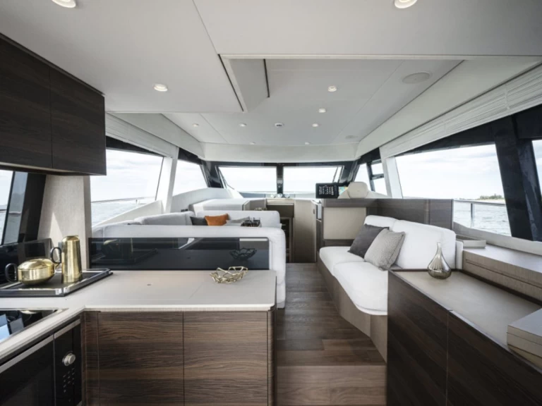 Alquiler de Yate de lujo, con o sin patrón Ferretti Podstrana