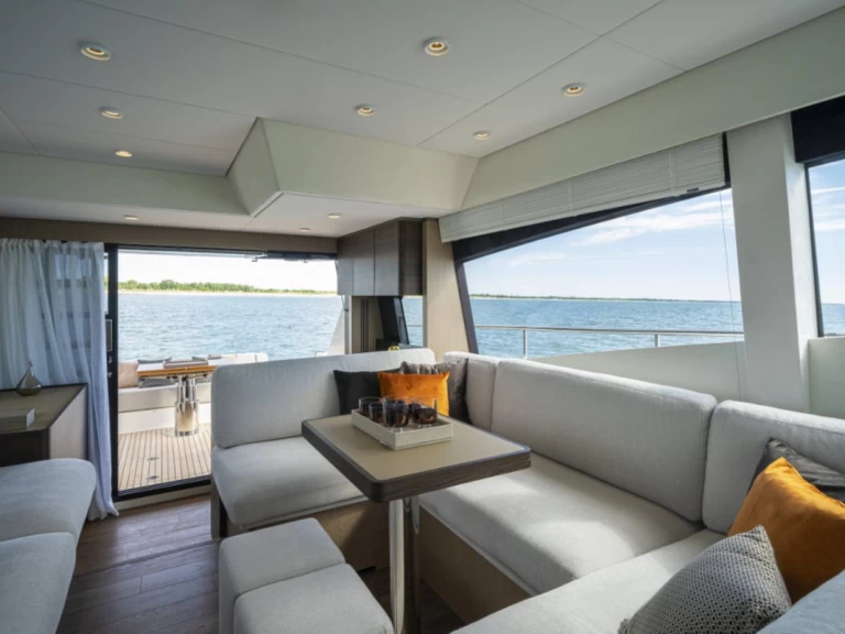 Alquiler Yate de lujo Ferretti con o sin  título de navegación