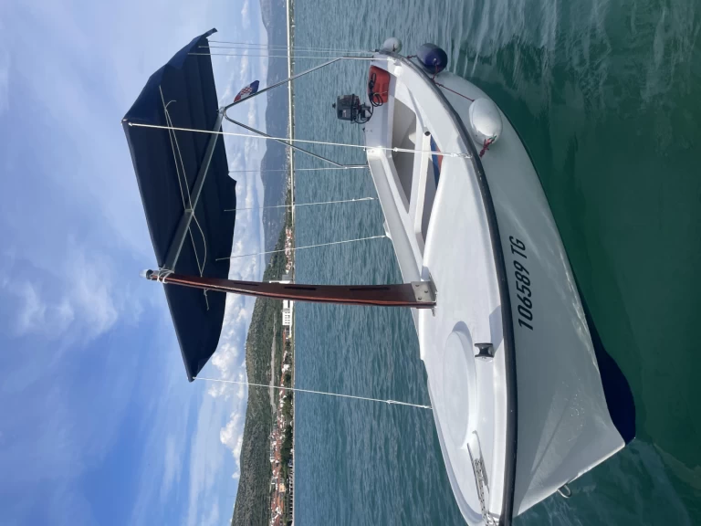 Alquiler de barcos Trogir barato de Elan 