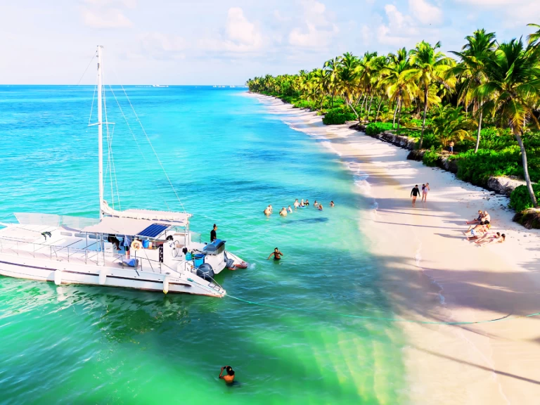 Catamarán para alquilar Zona Turistica De Bávaro al mejor precio
