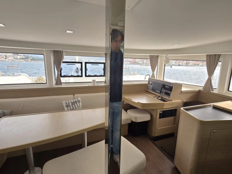 Alquiler de Catamarán, con o sin patrón Lagoon Trogir