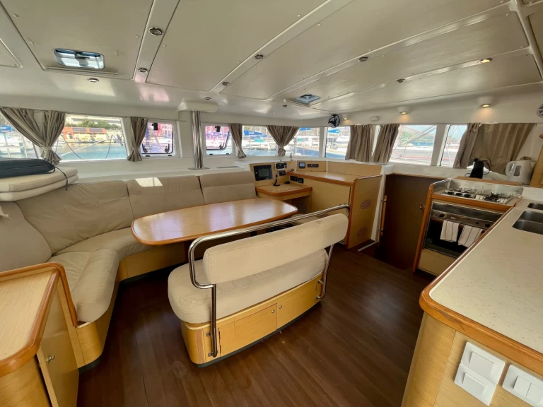 Alquiler de embarcaciones Lagoon Lagoon 440 enMarina (Ciudad) en Samboat