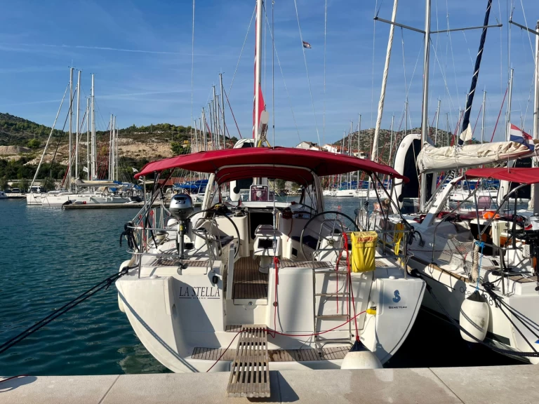 Alquiler de Bénéteau Oceanis 50 Family en Marina (Ciudad)
