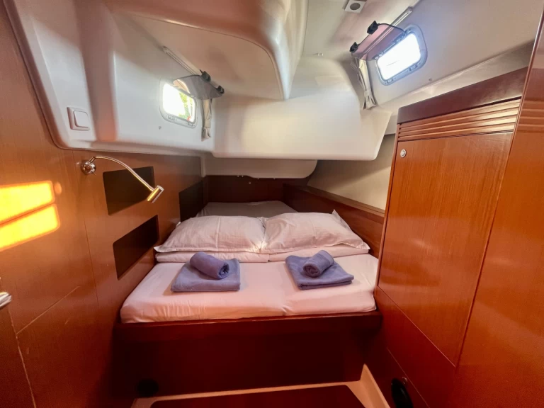 Alquiler de embarcaciones Bénéteau Oceanis 50 Family enMarina (Ciudad) en Samboat