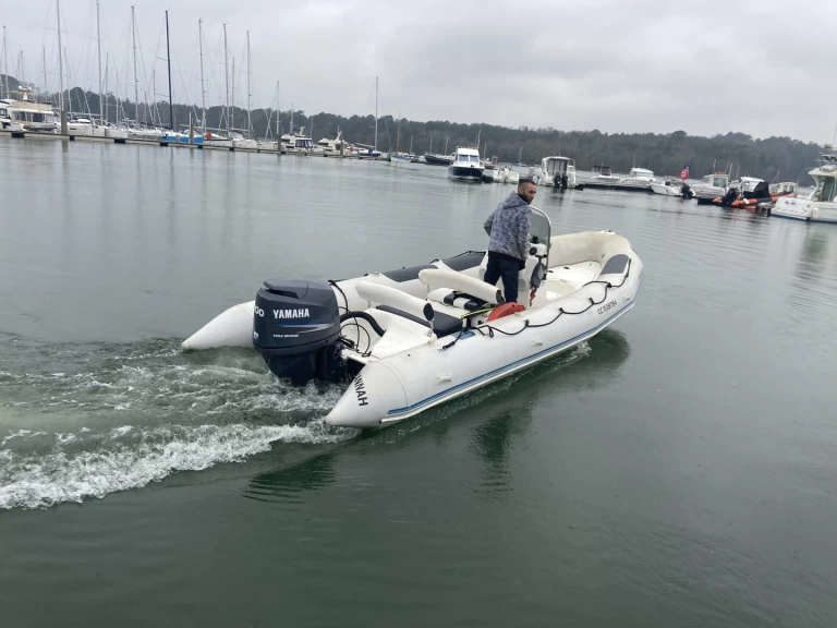 Alquiler de embarcaciones Bombard Explorer 640 SB enBénodet en Samboat