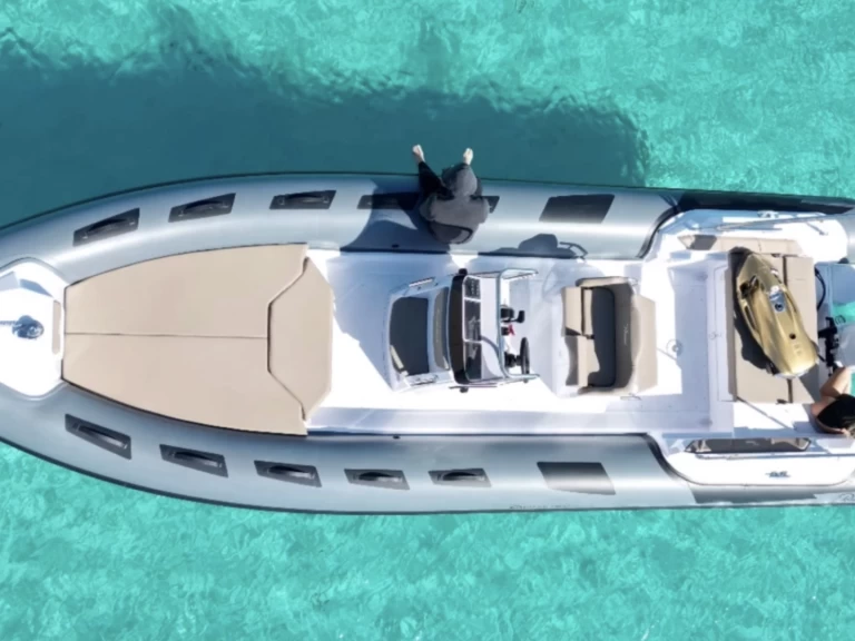 Alquiler de barcos Portisco barato de Cayman26 sport