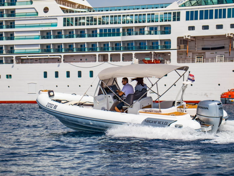 Alquiler Neumática Highfield con o sin  título de navegación