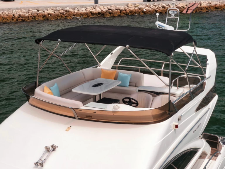 Alquiler de Yate de lujo, con o sin patrón Princess South Miami Beach