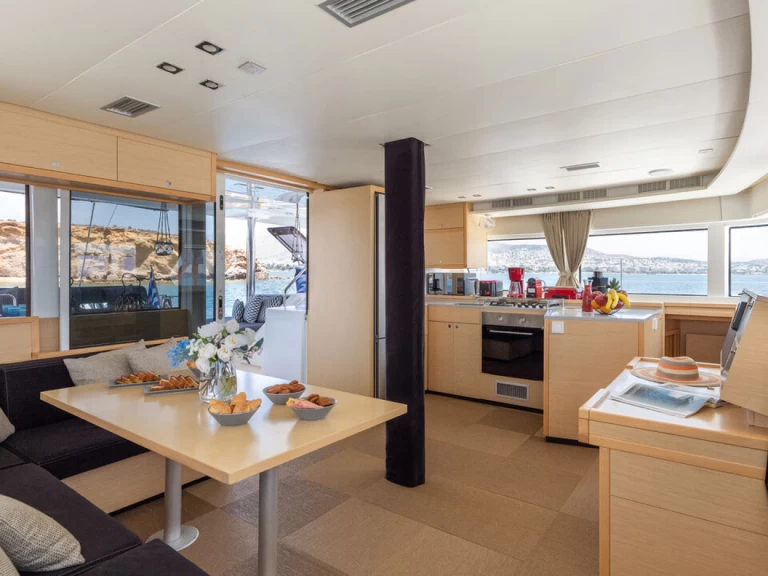 Catamarán para alquilar Álimos al mejor precio