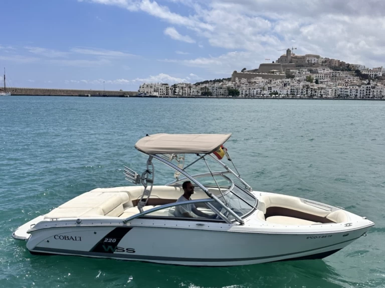 Alquiler de embarcaciones Cobalt Cobalt 26SD enMarina Botafoch en Samboat
