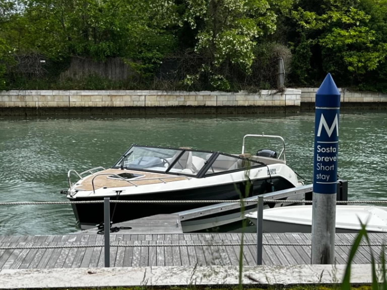 Alquiler Lancha Quicksilver con o sin  título de navegación