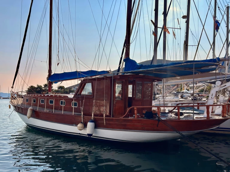 Custom Made Gulet 60 de alquiler a El Pireo