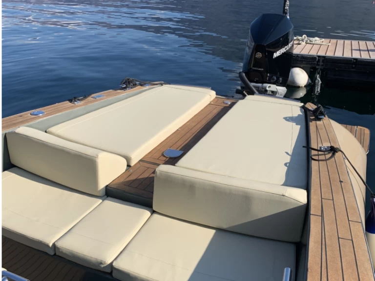 Alquiler de Lilybaeum Yacht Levanzo 25 en Argegno