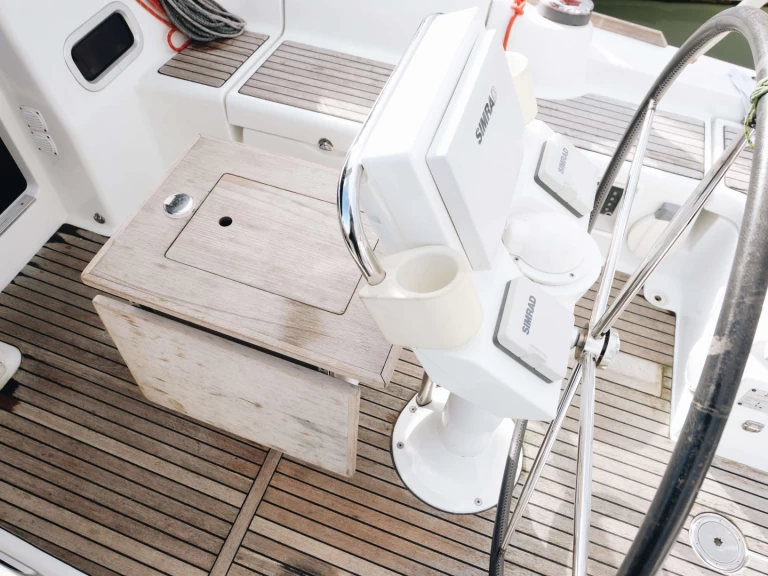 Alquiler de barcos Hamble-le-Rice barato de Oceanis 37