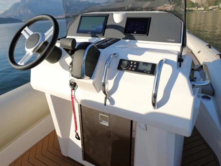 Alquiler Neumática Lomac con o sin  título de navegación