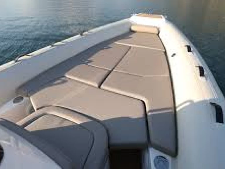 Lomac Turismo 7.0 de alquiler a Marina de Portimão