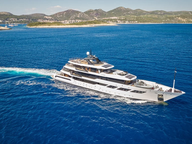 Alquiler Yate de lujo Custom Made con o sin  título de navegación