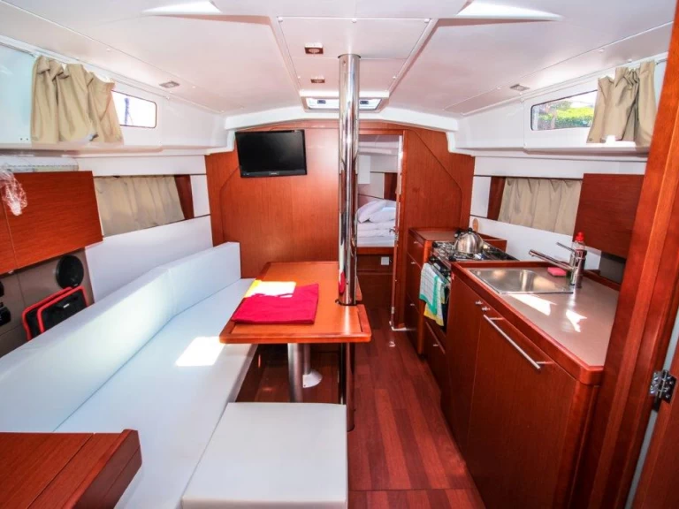 Bénéteau Oceanis 35 de alquiler a Pomer