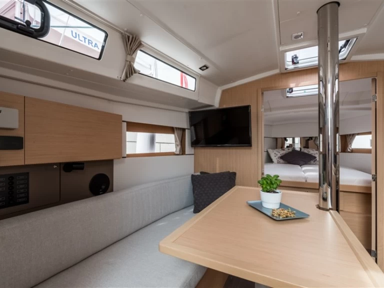 Bénéteau Oceanis 38.1 de alquiler a Split