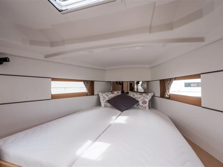 Bénéteau Oceanis 38.1 de alquiler a Komolac