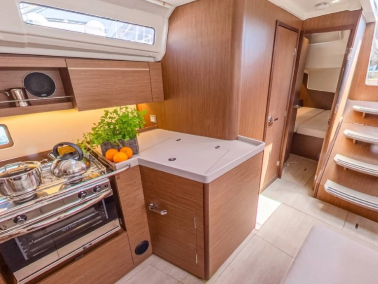 Alquiler de embarcaciones Bénéteau Oceanis 40.1 enPomer en Samboat