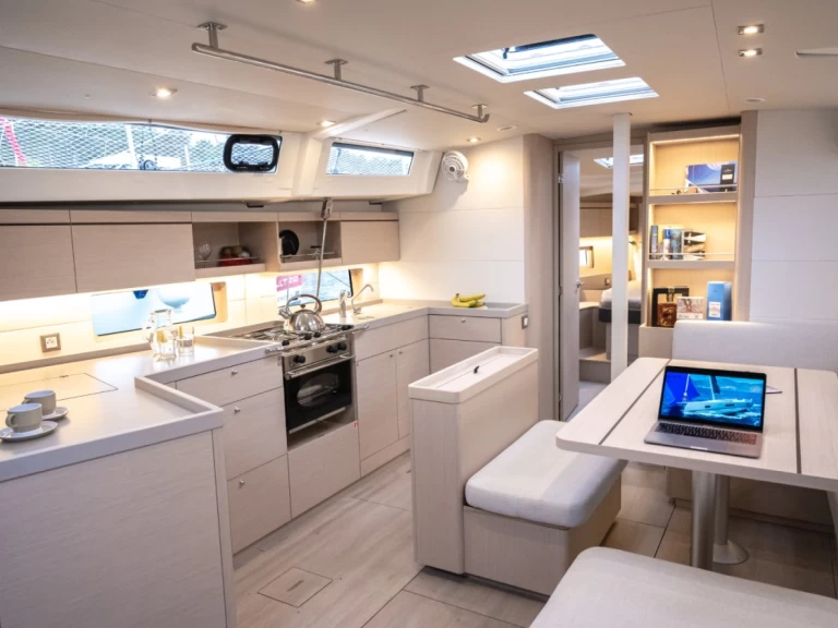 Alquiler de Velero, con o sin patrón Bénéteau Pomer